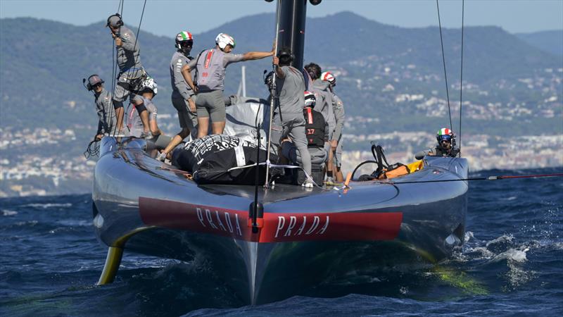 Luna Rossa Prada Pirelli change their mainsail due to broken battens on Louis Vuitton Cup Final Day 3 - September 29, 2024 - photo © David Maynard / www.alleycatphotographer.com