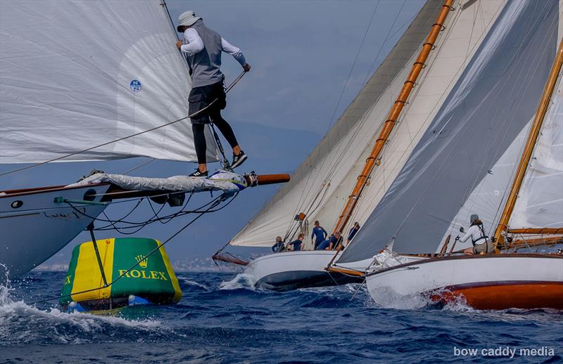 Rounding action - photo © Bow Caddy Media