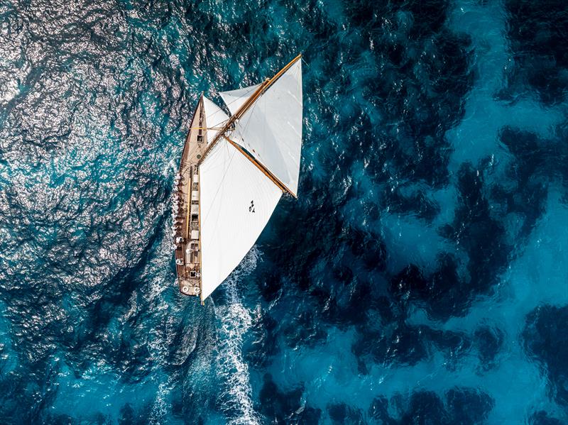 XXI Copa del Rey of Vintage Yachts of Vintage Yachts Day 3 - SPARTAN first in Gaff class photo copyright SailingShots by María Muiña taken at Club Maritimo de Mahon and featuring the Classic Yachts class