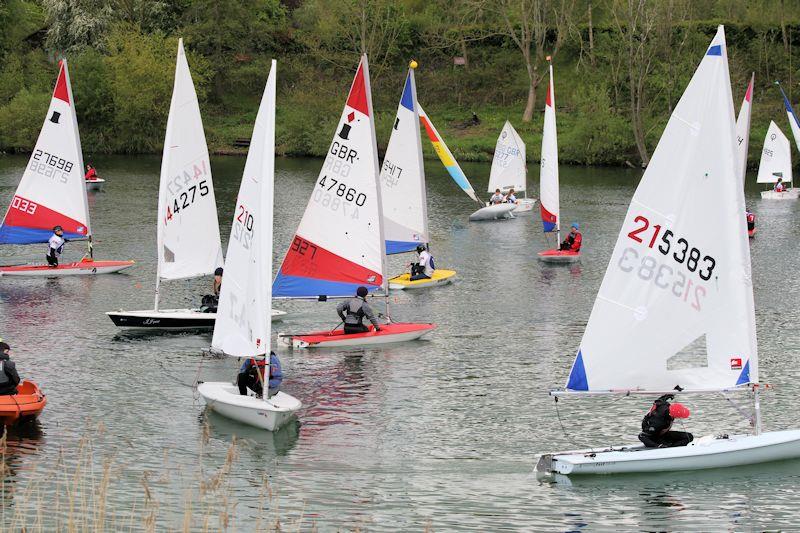 Pre-start at the North East & Yorkshire Youth Travellers (NEYYTS) at Ripon - photo © Fiona Spence