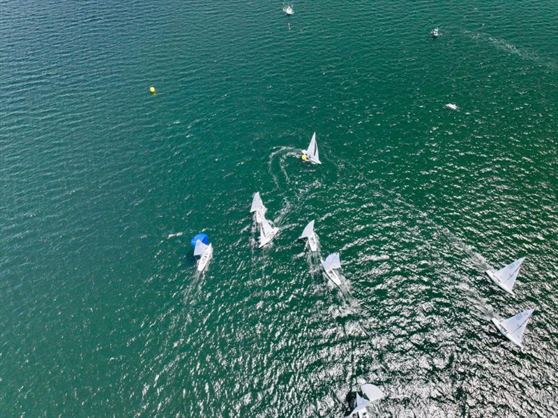 The fleet aiming at the bottom mark - Brian Hilton - Ineos Grenadier Etchells NSW Championship 2026 - photo © Hippodrone