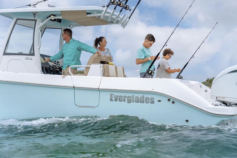 285cc - photo © Everglades Boats