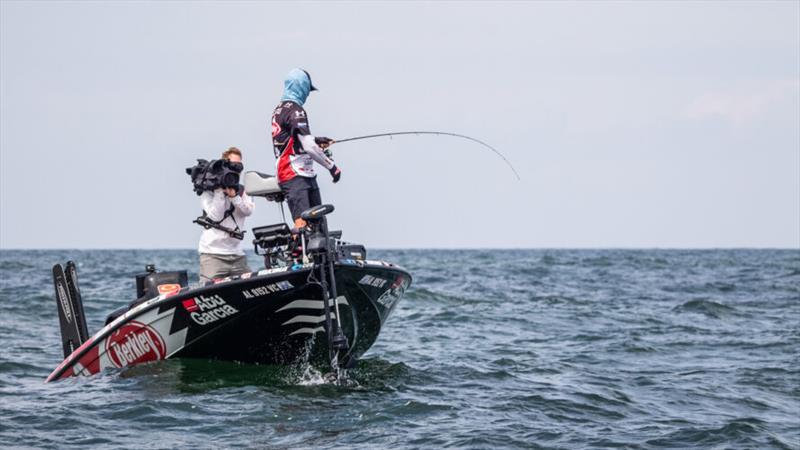 Justin Lucas capitalizes on Lake Erie's September opportunity as bass start to push shallow - photo © Kyle Wood