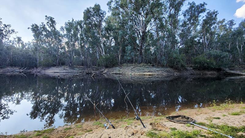Fishing at Lake William Hovell - photo © Trelly