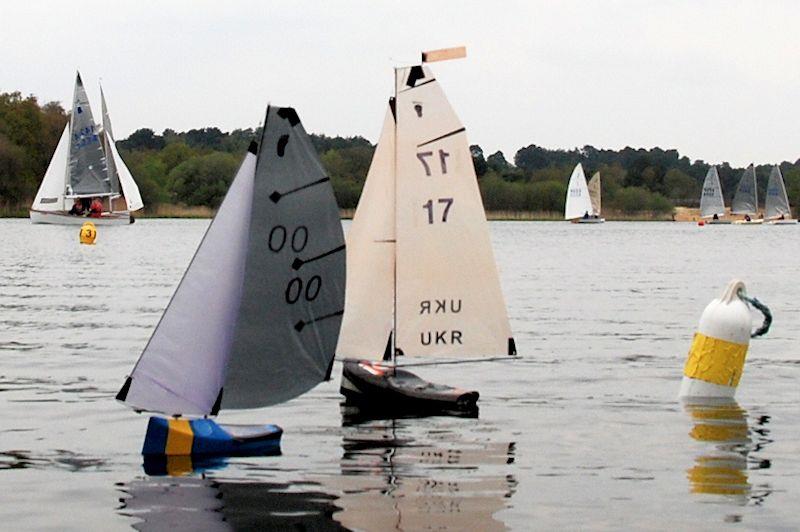 Charles Smith 00 in Ukrainian colours, leading Vlad UKR 17 on the final leg - Footy class Videlo Globe at Frensham Pond - photo © Roger Stollery