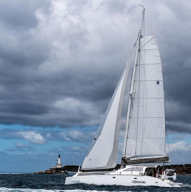 Rushour clears the traffic on their way to Hobart - photo © Michael Currie