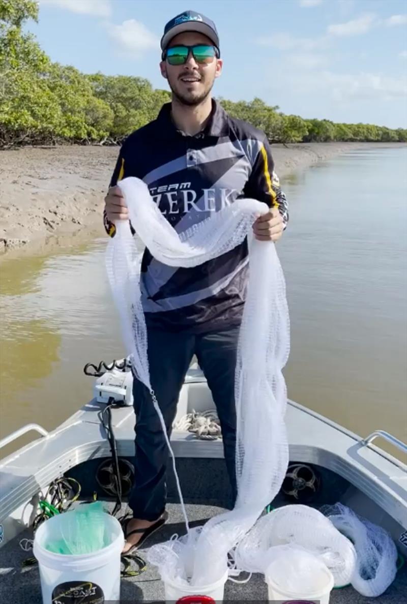 Dane showing how to throw a cast net - photo © Fisho's Tackle World