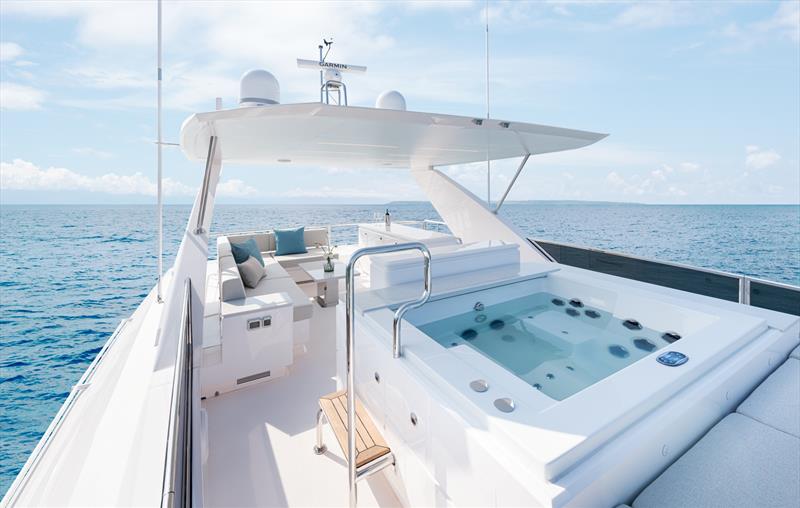 Horizon FD100 - Trideck Jacuzzi - photo © Horizon Yachts