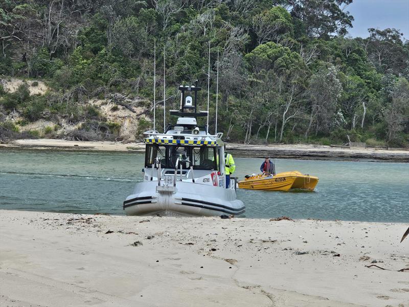 Volunteers at Marine Rescue Sussex Inlet assist a boater on October 28 - photo © Marine Rescue NSW