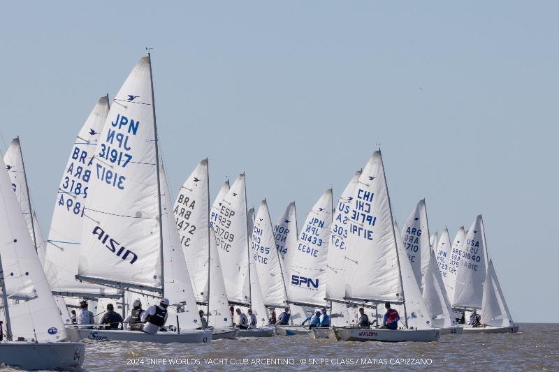 A frustrating lack of wind on day 1 of the 2024 Snipe World Championship in Buenos Aires, Argentina - photo © Matias Capizzano / www.capizzano.com