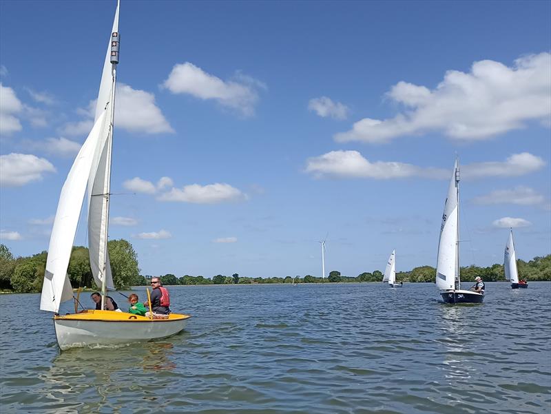 The Mitchell family winning race 1 at the Banbury Wayfarer Open - photo © Neil Firth